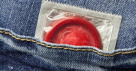 Fafanje brez kondoma Kurba Yengema